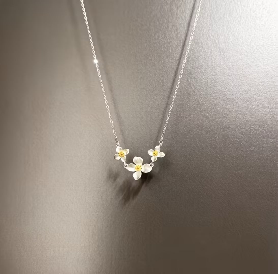 Vintage "The Time of Gardenia" Necklace